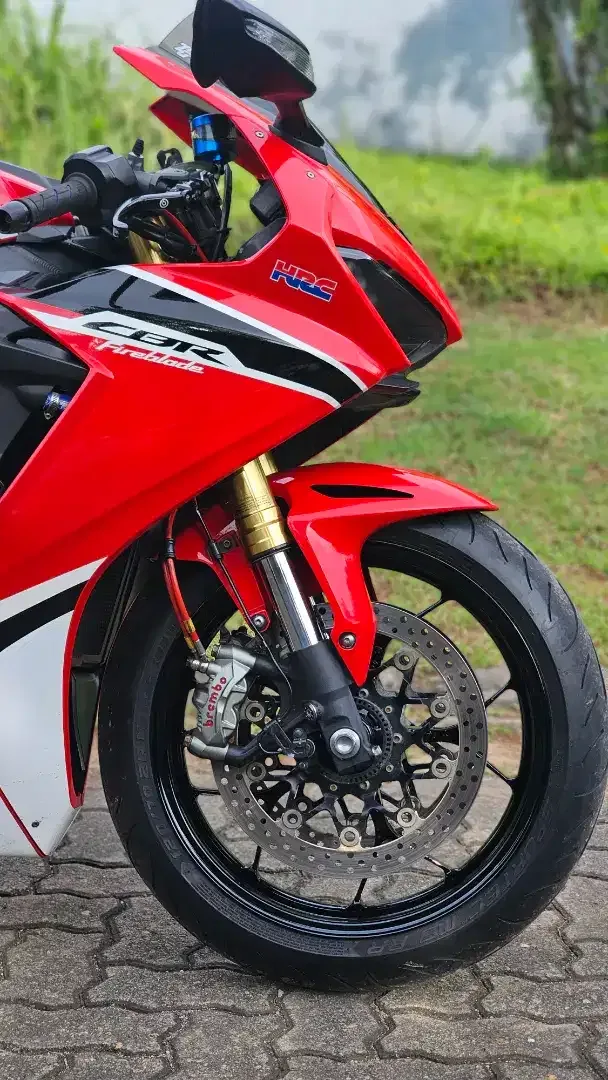 Honda CBR Fireblade 2018 Red, cakep, modif banyak, full mulus, low km - Image 4 of 10
