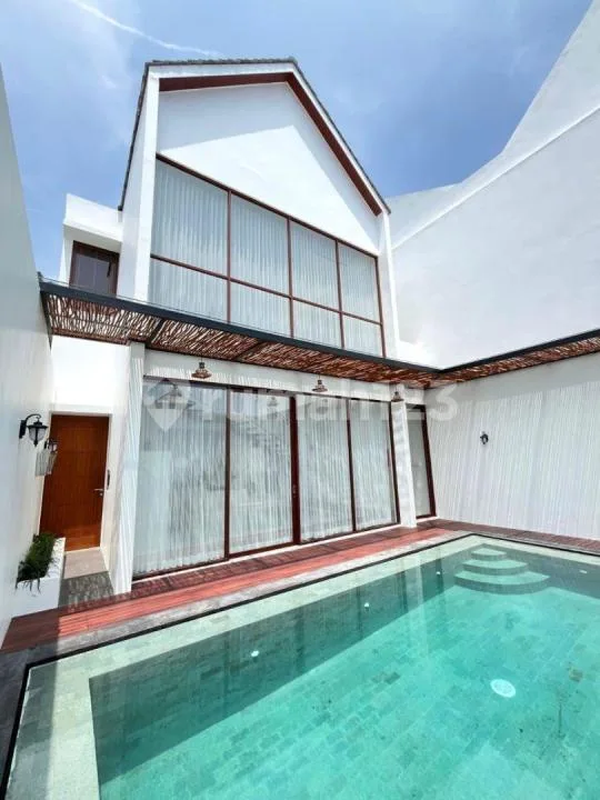 Villa Dijual Lokasi Ungasan - Image 1 of 4