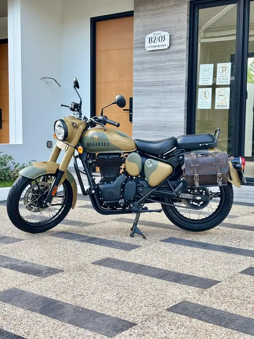 Like New Royal Enfield 350 Classic thn 2025 Comando Sand Koko Motor - Image 10 of 10