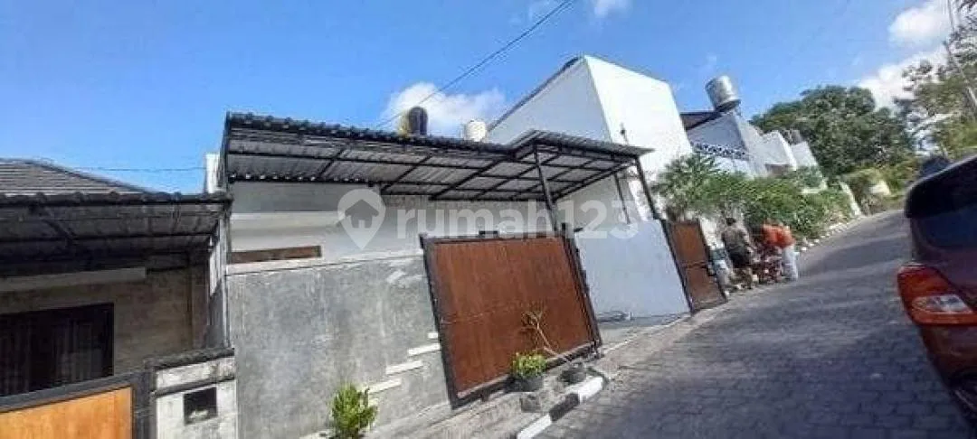 Rumah Lokasi Strategis - Image 2 of 4
