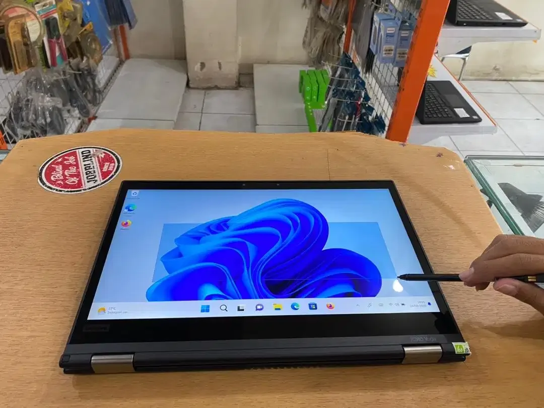 Lenovo ThinkPad X380 Yoga Core i7Gen8 Ram 16GB SSD 256GB Touchscren - Image 2 of 10