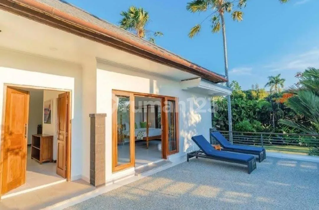 Villa Full Furnished With Pool Strategis Dekat Canggu di Umalas - Image 1 of 4