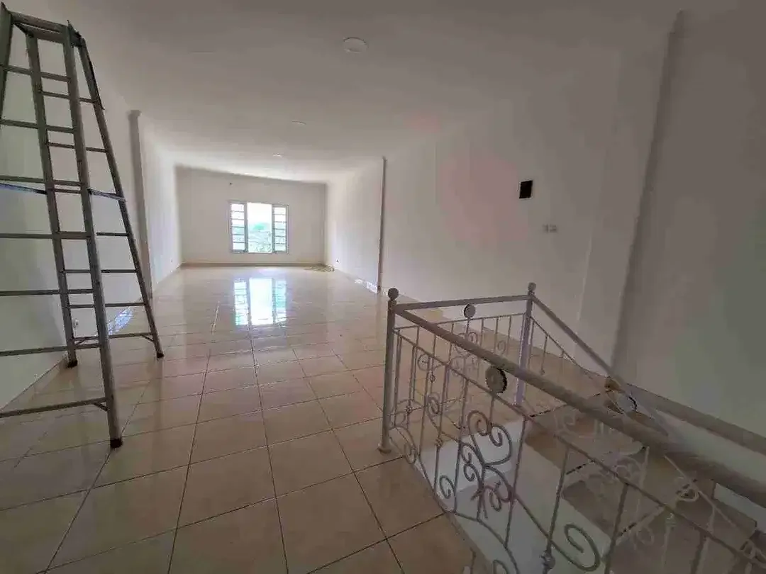 Dijual Ruko 2 Lantai di Buluh Indah Denpasar Bali, Pinggir Jalan Utama, SHM - Image 2 of 8