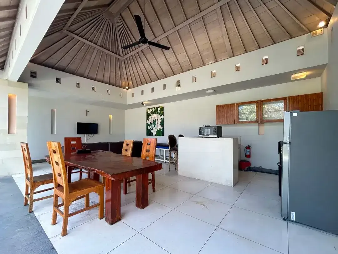 Beachside 2-Bedroom Tropical Villa for Annual Rent in Seminyak Bali - Image 9 of 10