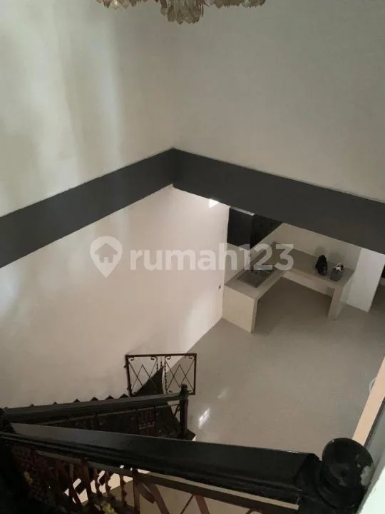 Dikontrakkan Rumah 2 Lantai - Perum Sesetan Denpasar - Image 3 of 4