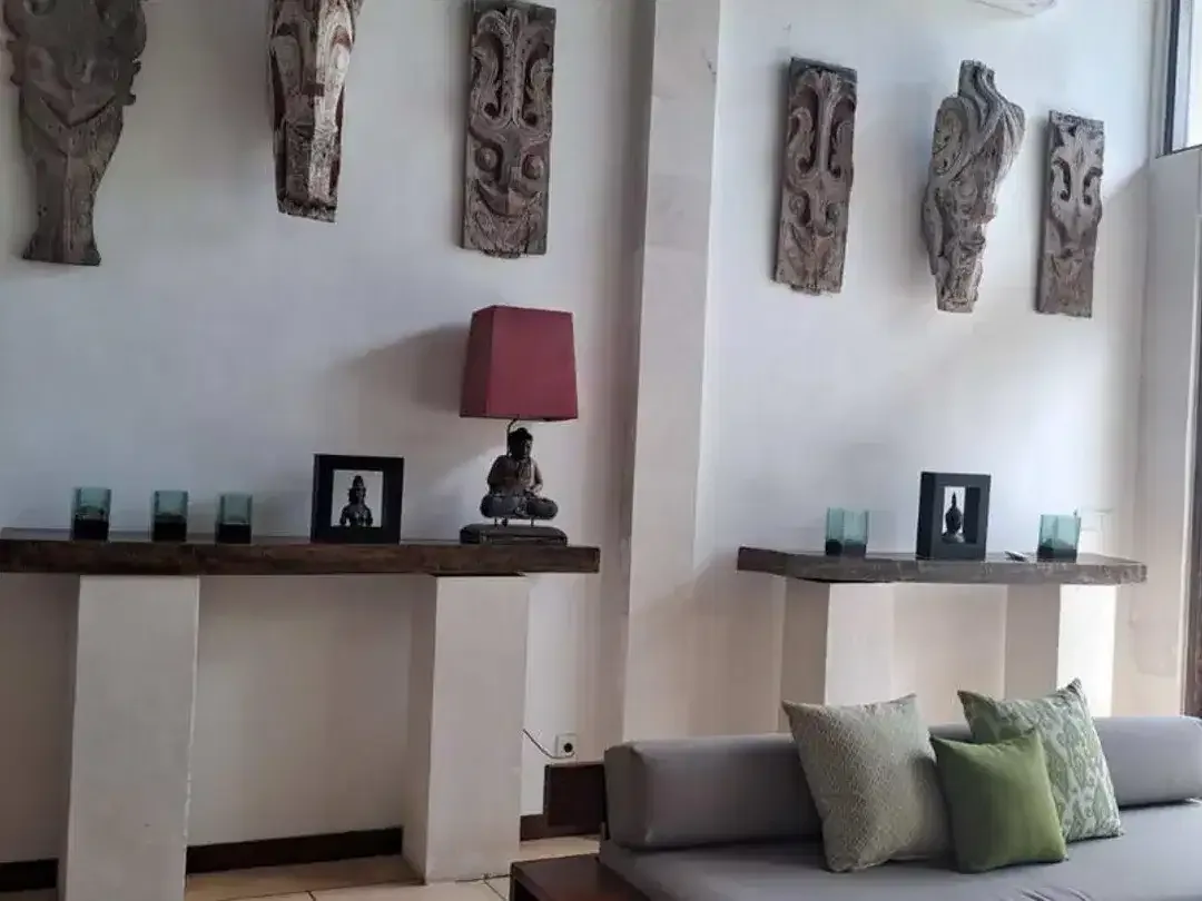 Freehold 4-Bedroom Villa in Batubelig, Seminyak - Image 9 of 10