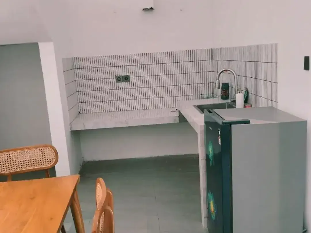RUMAH DISEWAKAN – SEMI-FURNISHED – Padangsambian Klod (SS) - Image 2 of 10