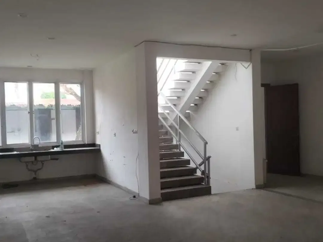 Di jual rumah 5 Bedroom di area Cekomaria dekat living word, Denpasar - Image 4 of 10