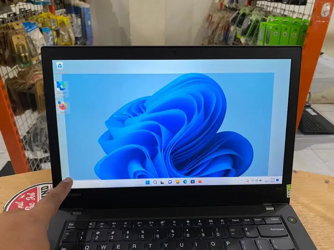 Lenovo ThinkPad T470 Core i5 Ram 8GB SSD 256GB Touchscren Mulus - Image 2 of 10