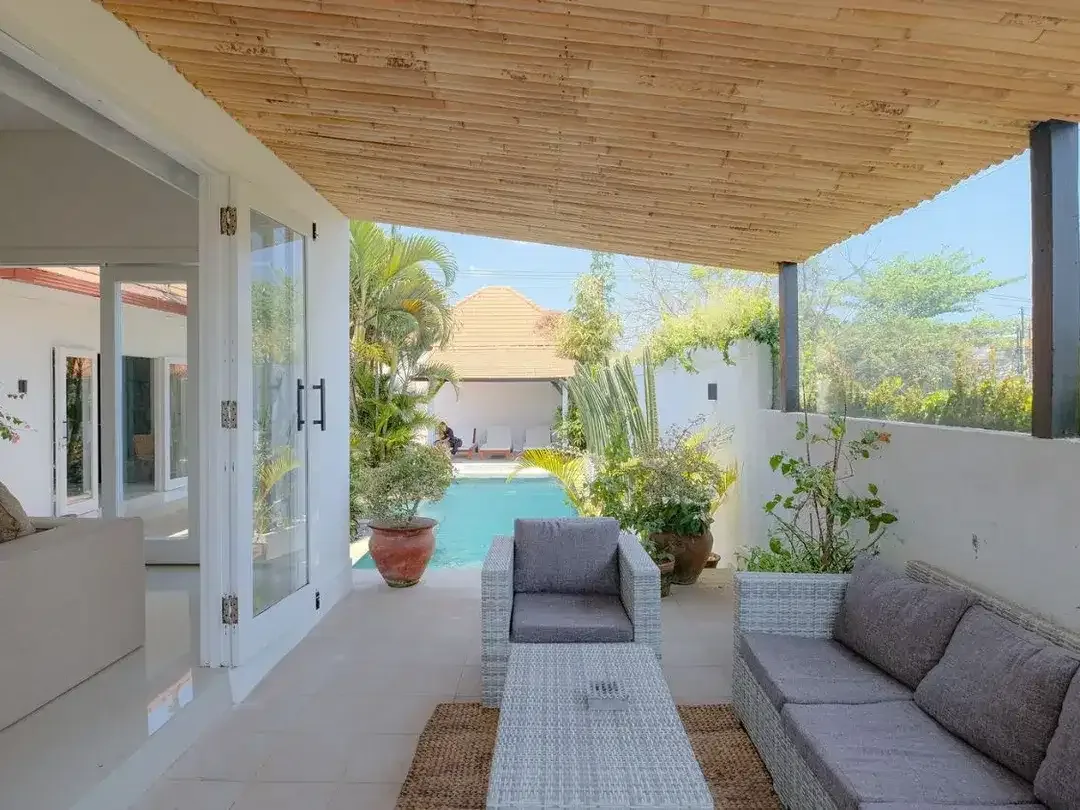 For Sale Leasehold - Modern style villa with views of green rice fields in Tumbak Bayuh - Image 8 of 10