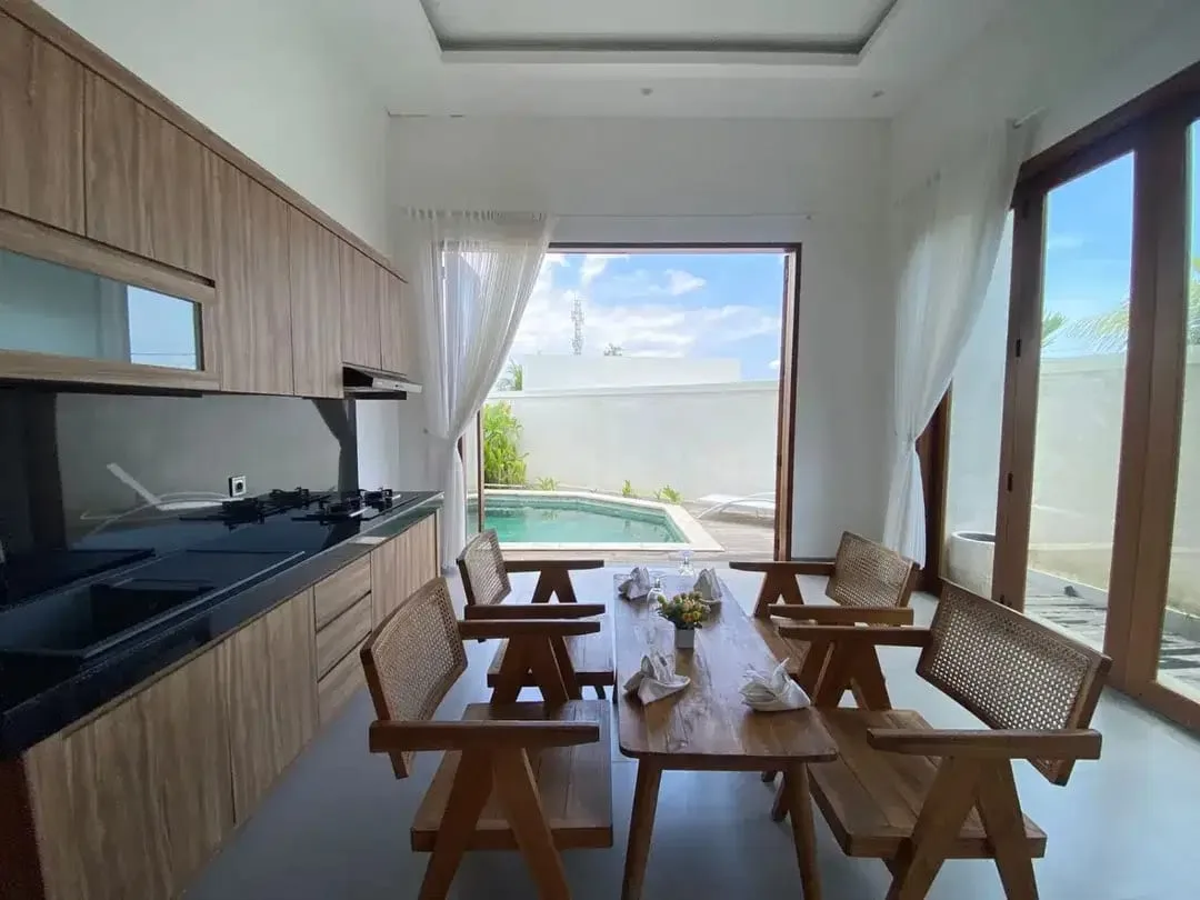 LUXURY VILLA 2 LANTAI DI MUNGGU MENGWI BADUNG DEKAT PANTAI - Image 7 of 10