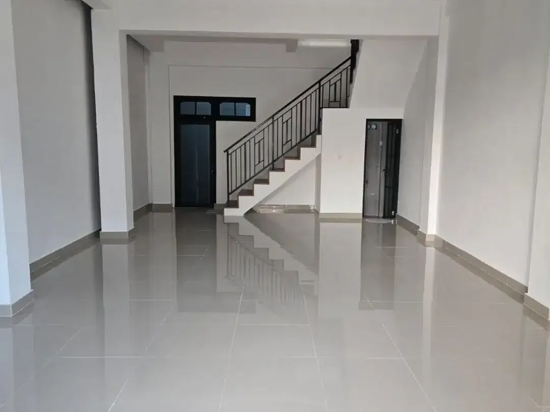 DIJUAL RUKO MODERN 3 LANTAI – JL. COKROAMINOTO, DENPASAR UTARA - Image 2 of 4