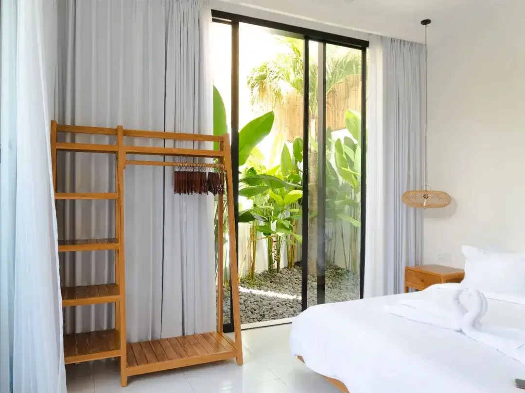 Dijual Vila Cantik Sudah Beroperasi (Airbnb) di Canggu, 8 Menit Ke Pantai Batu Bolong - Image 7 of 10