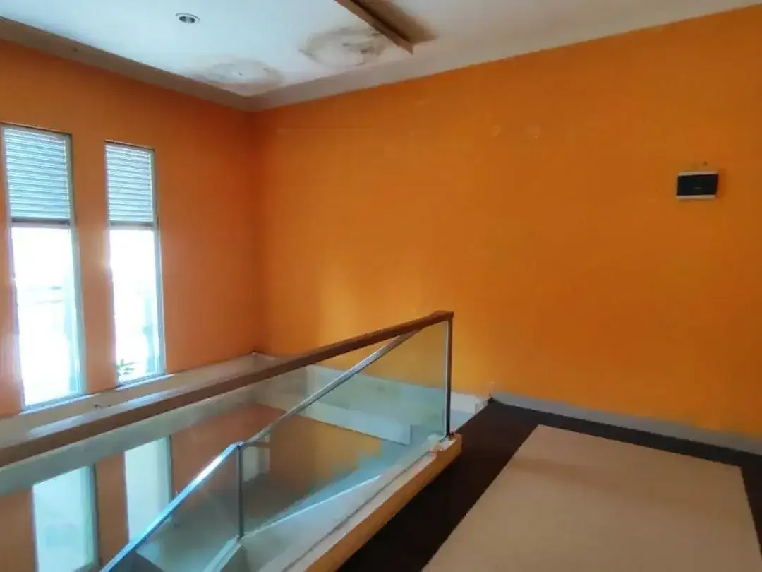 Rumah Dijual 2 Lantai Ubung Lokasi Strategis Pusat Kota. - Image 3 of 10