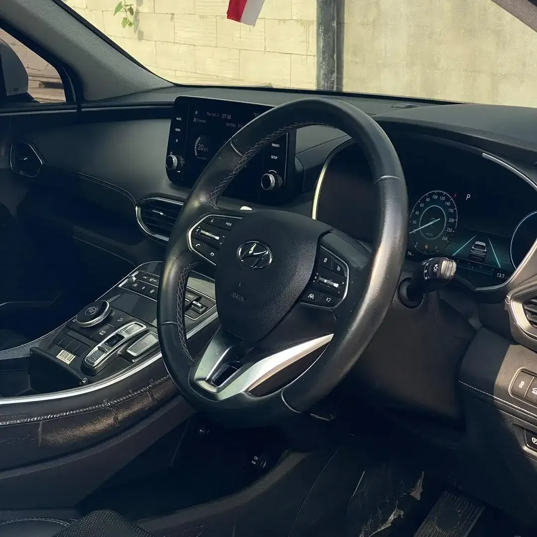 Hyundai Santafe Signature 2.5 AT Bensin - 2023 - Image 8 of 10