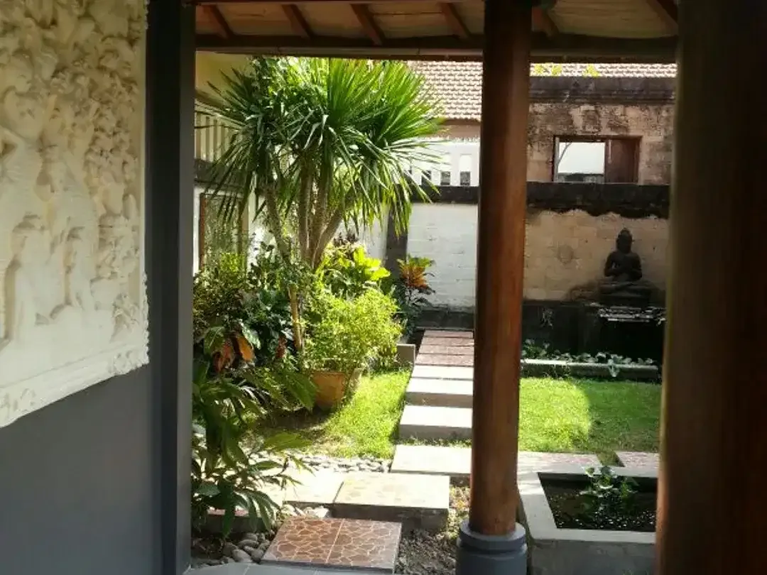 Vila 5 Kamar Tidur yang Luas dan Dikelilingi Pepohonan Hijau di Umalas - Image 2 of 5