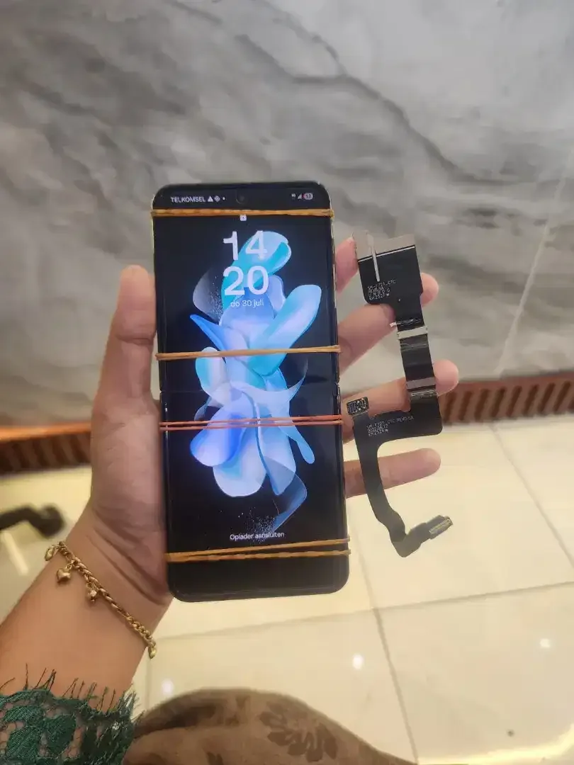 FLEXIBLE LAYAR SAMSUNG Z FLIP ALLTYPE - Image 3 of 4