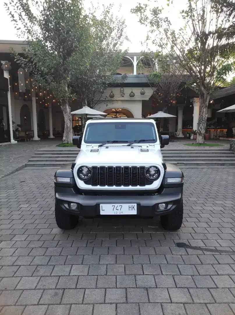 Jeep Rubicon JL 2.0AT 4 pintu 2024 - Image 1 of 10