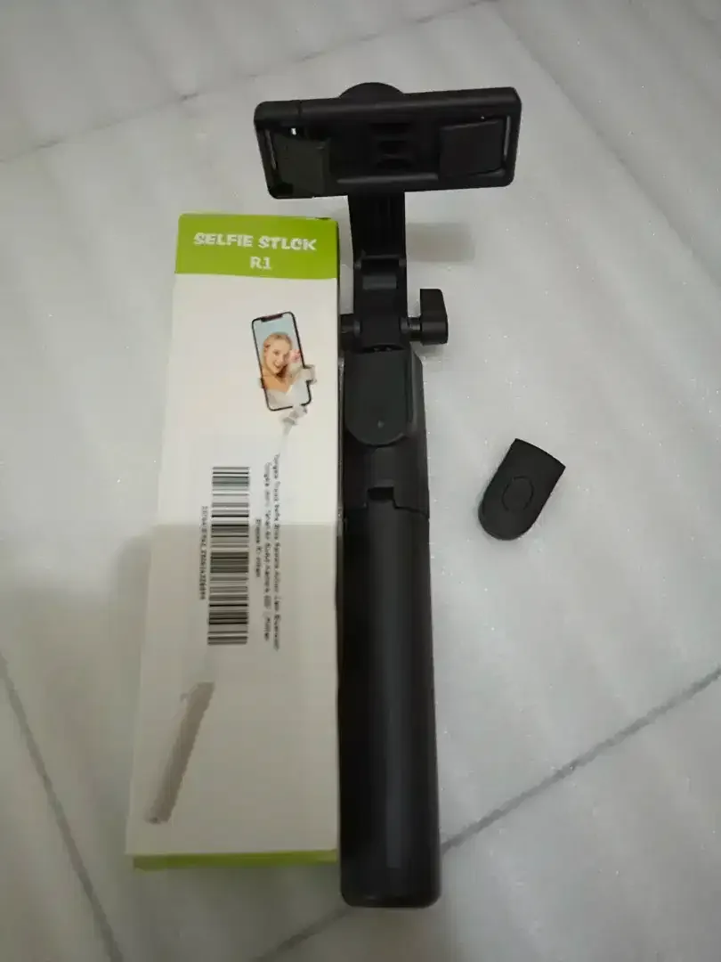 35rb BARU-Tongsis Tripod Selfie Stick Remote Camera Bluetooth 4in1 - Image 2 of 4