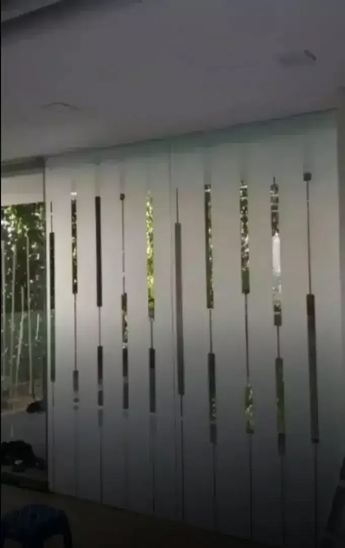 Stiker sanblas dan kaca film sebagai DEKORADI artistik gedung kantor - Image 1 of 1