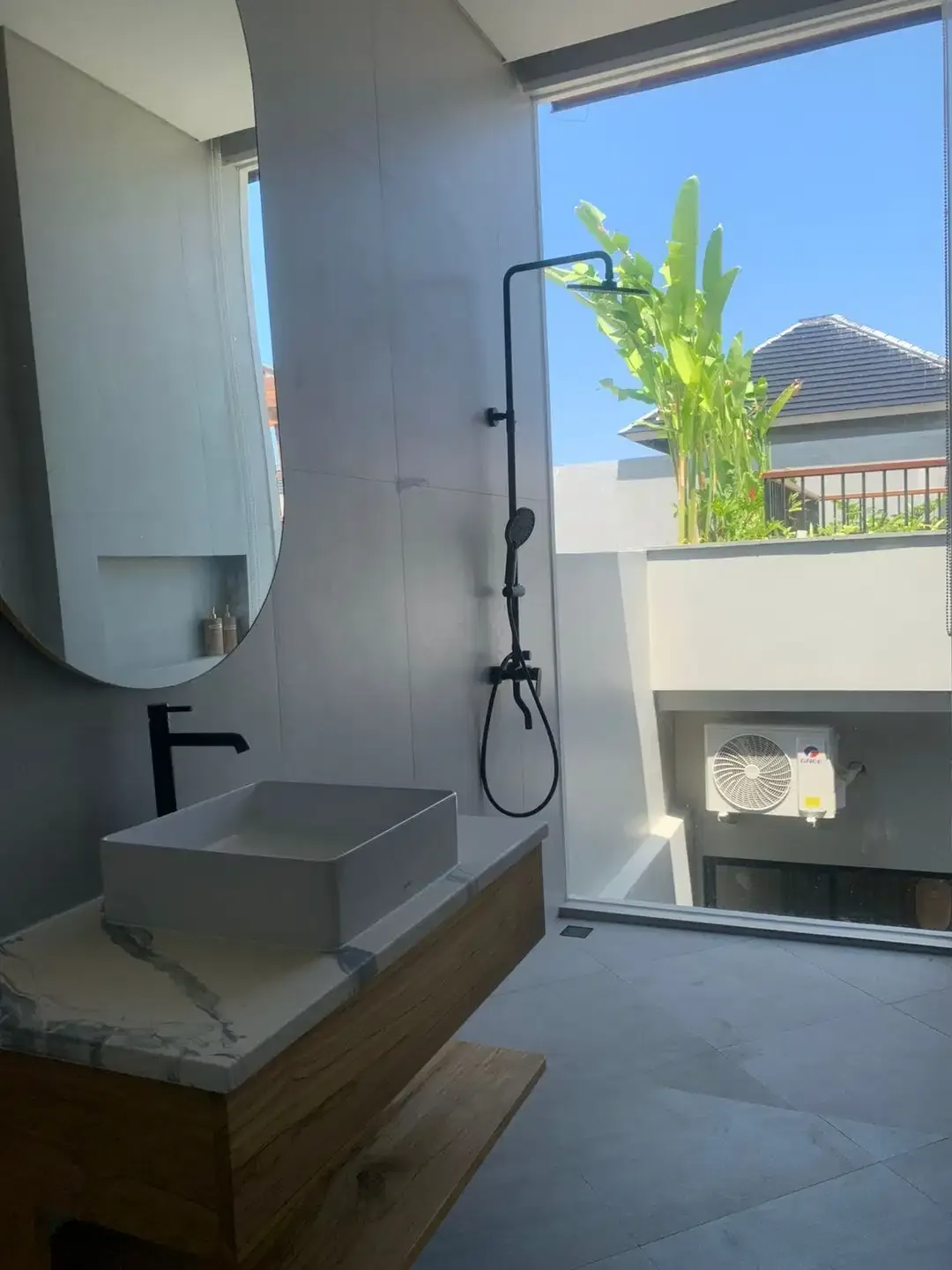 VILLA READY 2BR FURNISHED ONE GATE TERBAIK DI BATU BOLONG CANGGU - Image 7 of 10