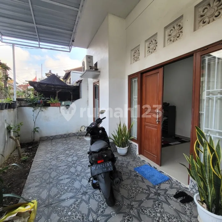 Rumah Modern 3 Lantai Siap Huni di Taman Griya Jimbaran Nusa Dua - Image 2 of 4