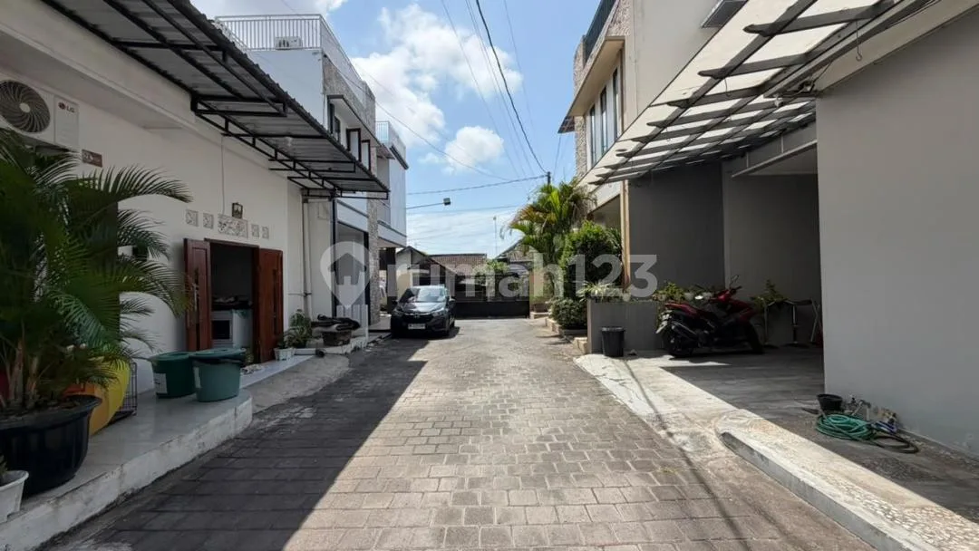 Rumah 2 Lantai Dijual di Jimbaran 5 Kamar Tidur | Lokasi Strategis | Lingkungan Tenang - Image 3 of 4
