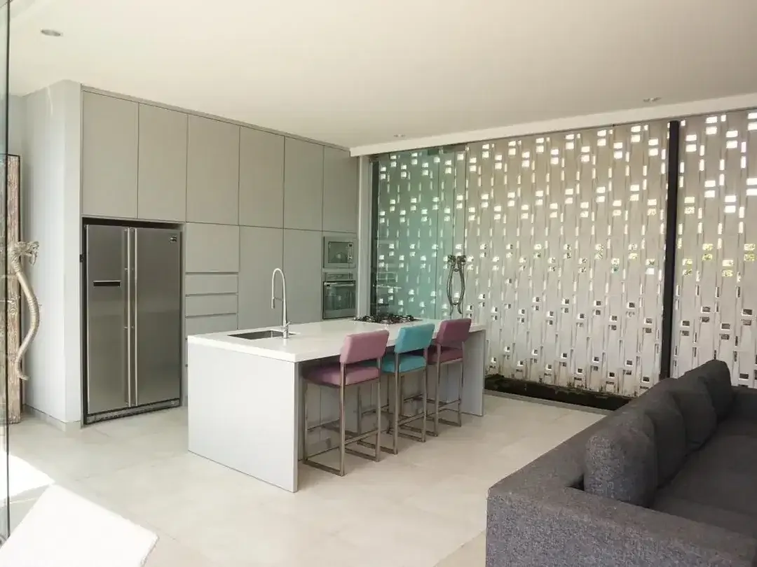 Vila Megah Fully Furnished di Jimbaran, Hanya 1,2 Km Dari Bypass - Image 2 of 10
