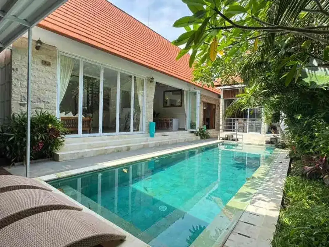 Villa PREMIUM Strategis Jl Bumbak Umalas Kerobokan - Image 1 of 10