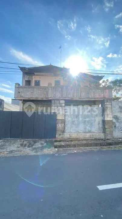 Jarang Ada! Dijual Rumah Megah Posisi Hook di Tengah Kota Denpasar - Image 1 of 4