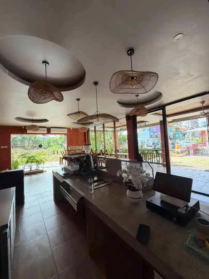 FOR RENT - EX RESTAURANT 2 FLOORS ON FAMOUS CANGGU SHORTCUT - Image 3 of 9