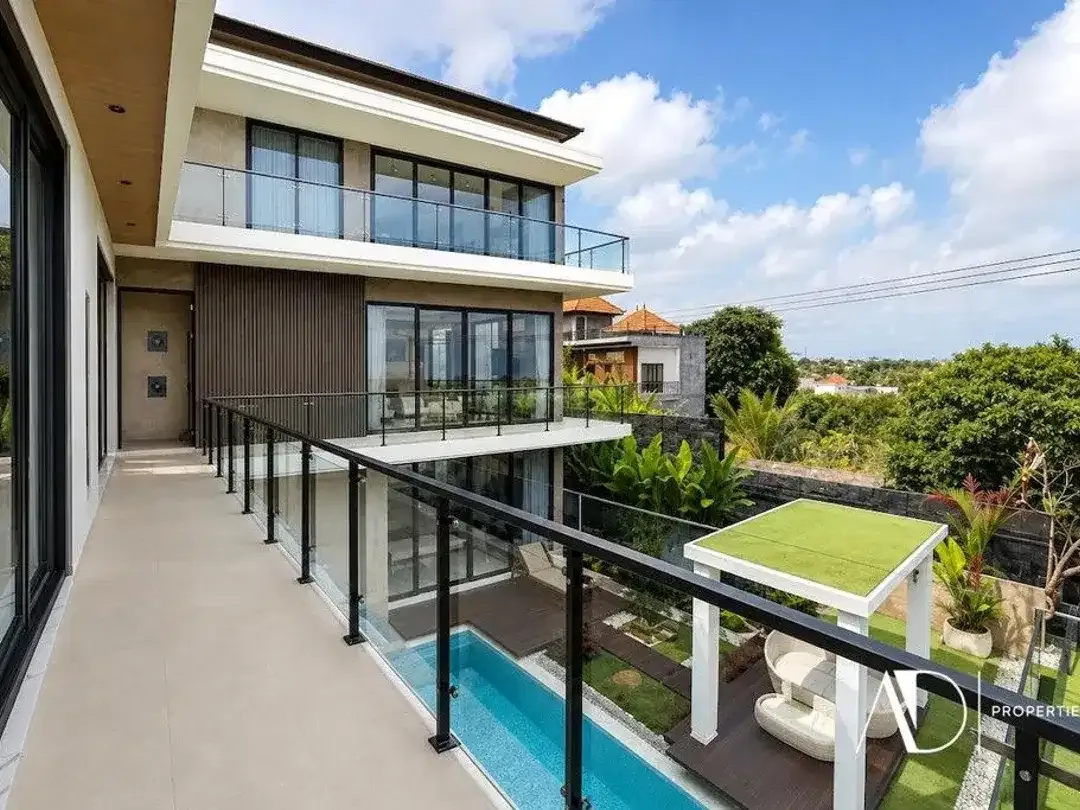 FREEHOLD | LUXURY VILLA WITH PANORAMIC OCEAN VIEWS IN UNGASAN - Image 2 of 10