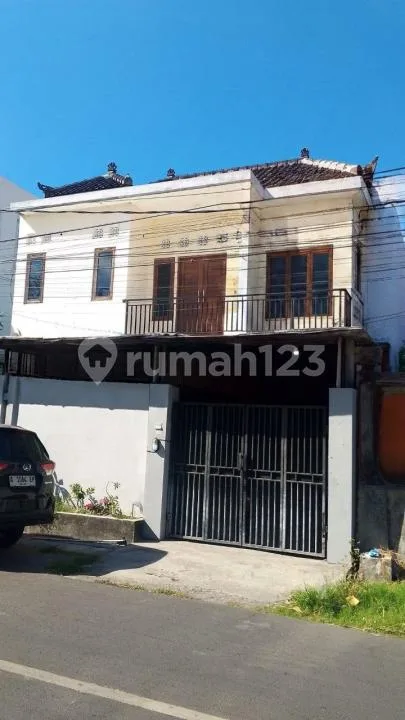 Rumah Unfurnished 2 Lantai dengan 4 Kamar Tidur Disewakan di Renon - Image 1 of 4