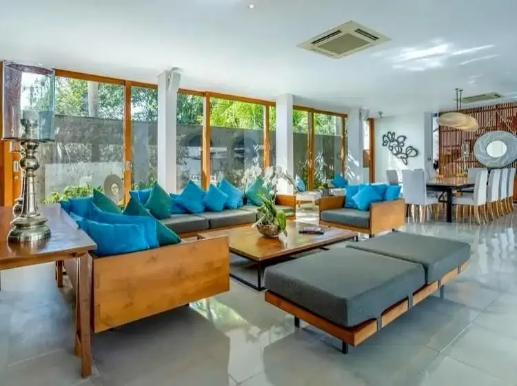 Villa Luxury Batubelig Seminyak Bali - Image 8 of 10