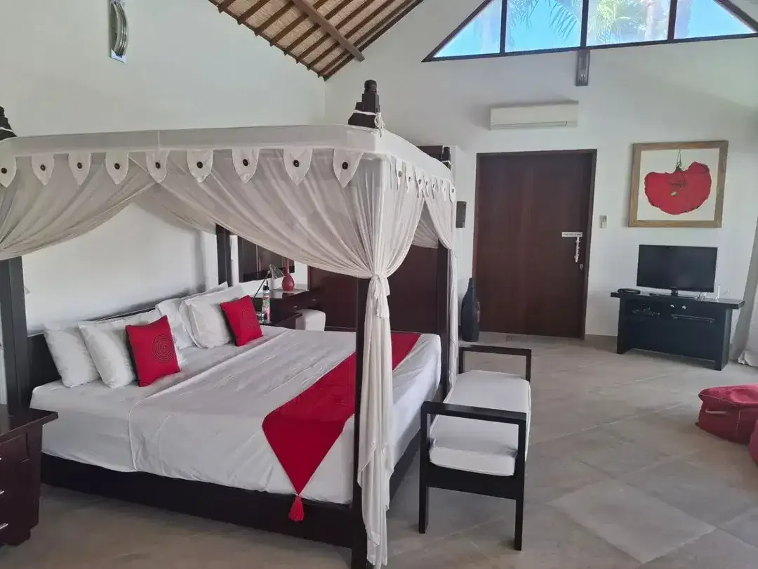 CHEAP 1200M2 VILLA FOR RENT @SEMINYAK 3BDR ENSUITE ONLY IDR 500 miliion / year - Image 5 of 8