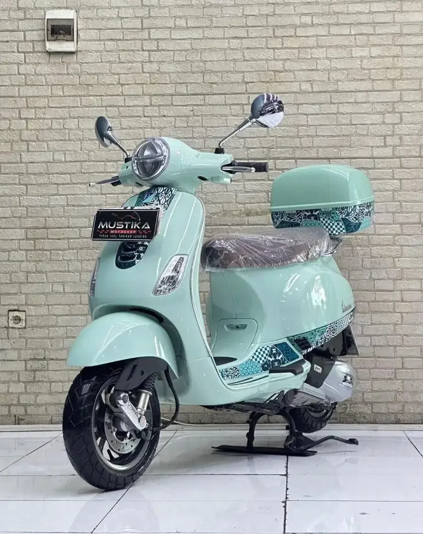 Piaggio vespa LX 125 batik version - Image 1 of 5