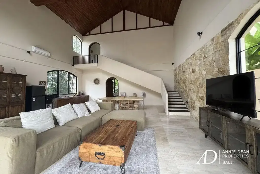 FREEHOLD | MODERN RIVERSIDE VILLA IN NYANYI CANGGU - Image 1 of 10