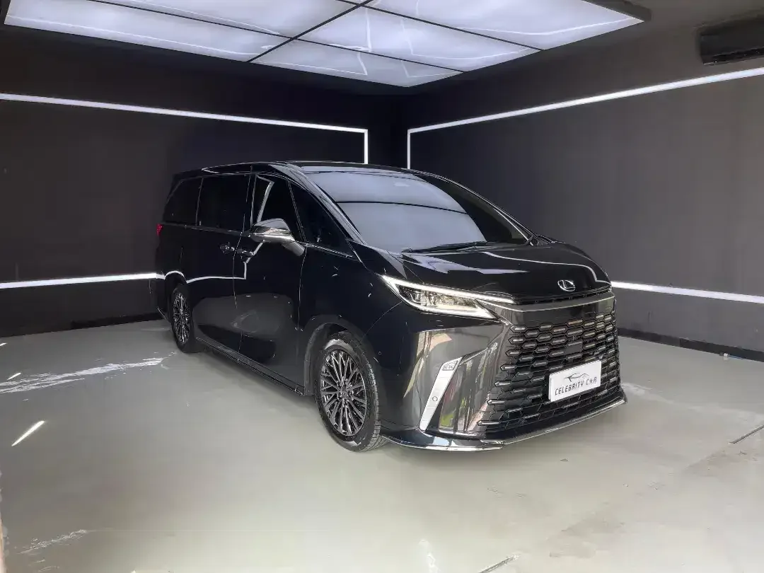 Brand New LEXUS LM 350 Hybrid 7 Seater 2024 Graphite Black , Asli Bali - Image 2 of 10