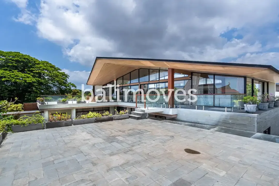 Vila Baru Dengan Luas 1000m2 Empat Kamar Tidur Di Tepi Pantai Sanur - Image 4 of 10