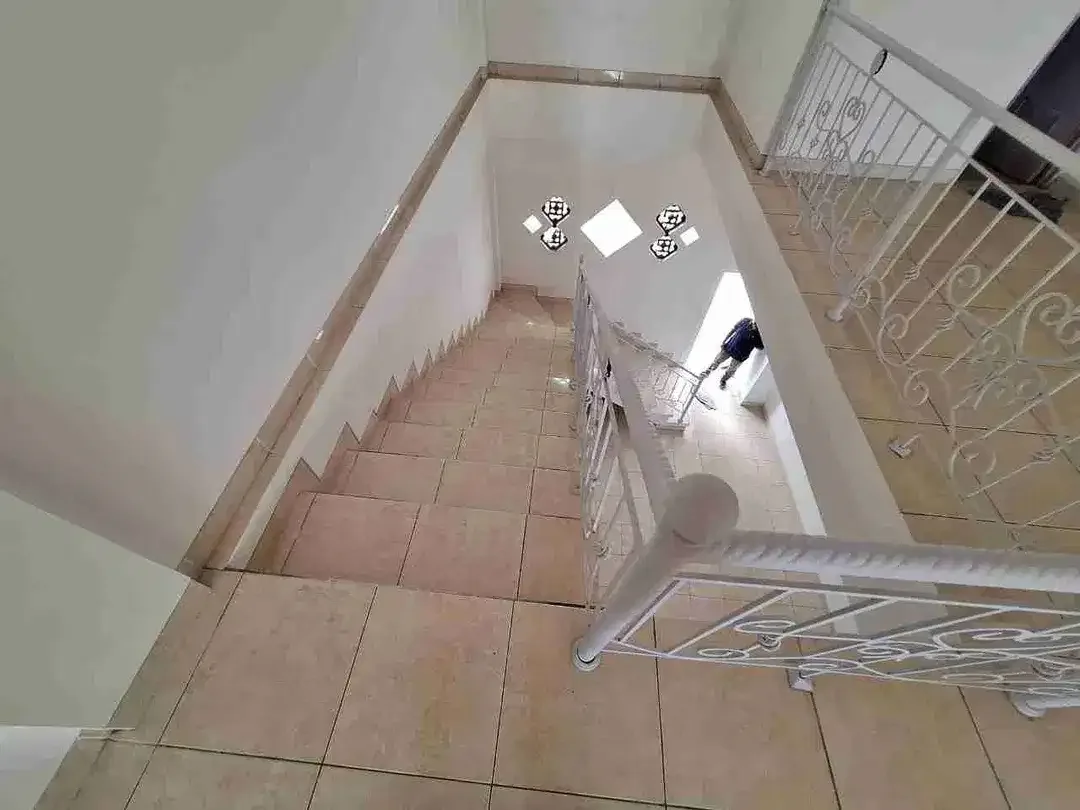 Dijual Ruko 2 Lantai di Buluh Indah Denpasar Bali, Pinggir Jalan Utama, SHM - Image 5 of 8