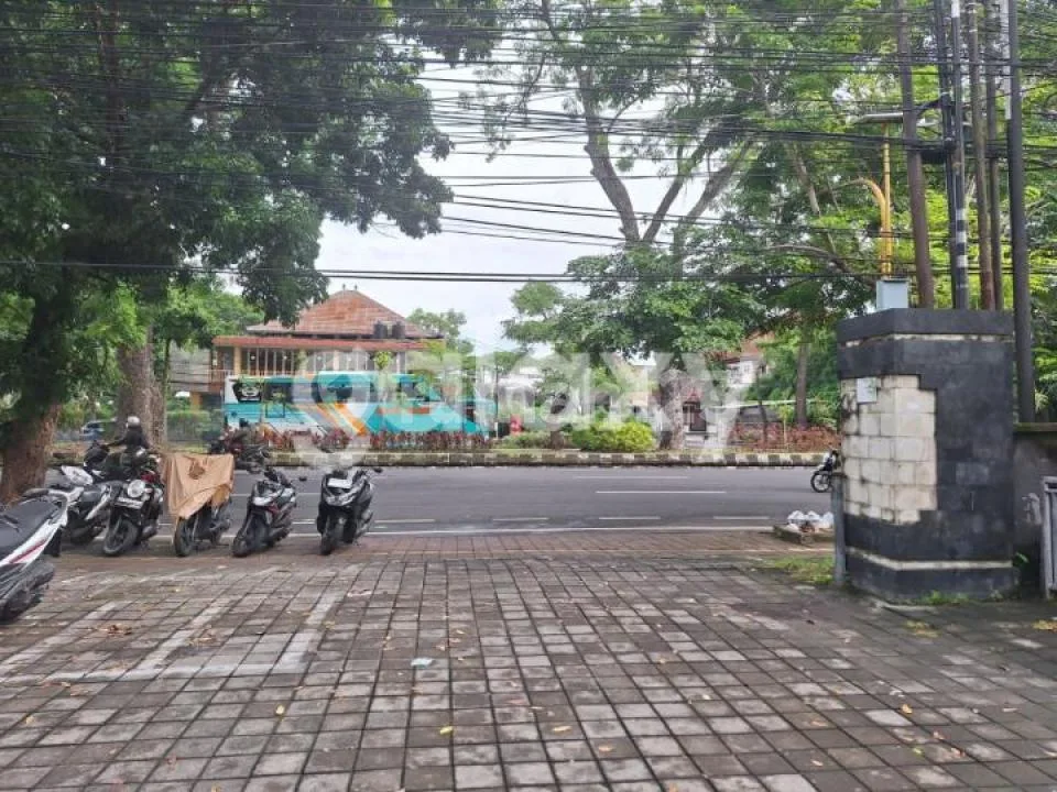 RUKO KOSONGAN 3 LANTAI DI RAYA PUPUTAN SUMERTA KLOD DENPASAR, BALI - Image 3 of 4