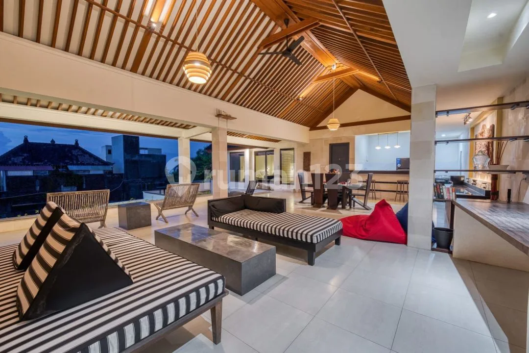 Villa Mewah 3 KT Siap Huni dengan View Laut di Ungasan Bali - Image 2 of 4