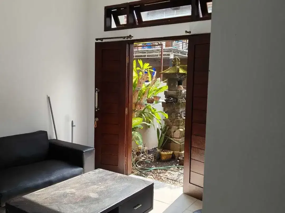 FOR RENT RUMAH MINIMALIS 2LT FURNISHED LOKASI STARTEGIS RENON - Image 5 of 10