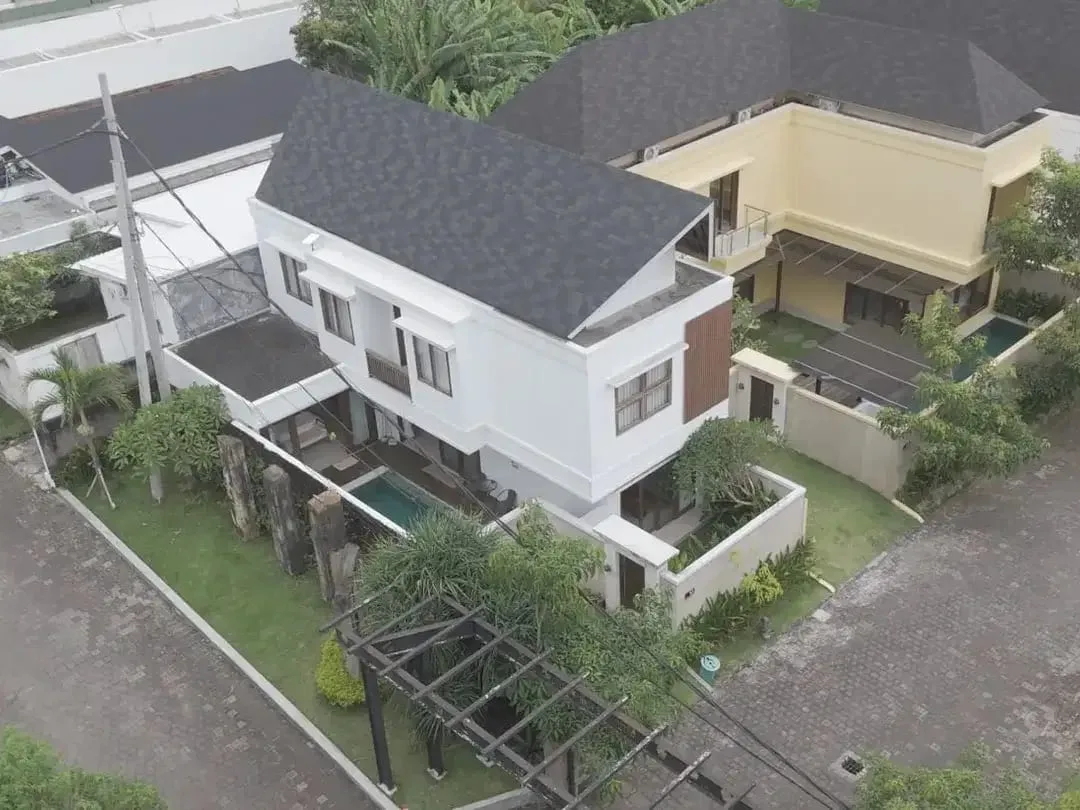Villa 3 Bedroom Super Strategis Sudah di sewakan dekat jalan Uluwatu - Image 2 of 10