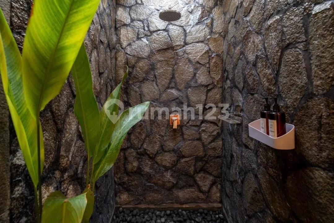 Villa Mewah Strategis Furnish Kolam Renang Dekat Pantai, Padonan - Image 3 of 4