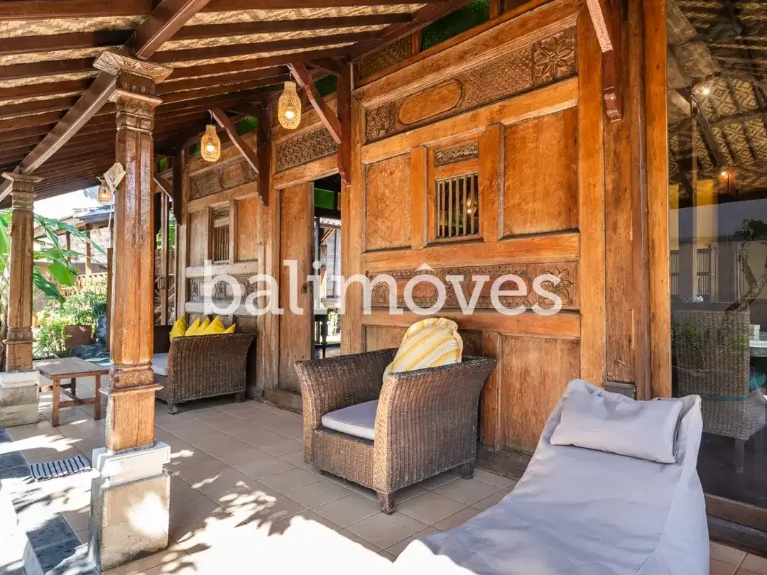 Vila Elegan Bergaya Joglo dengan Tiga Kamar Tidur di Tepi Pantai Sanur - Image 5 of 10