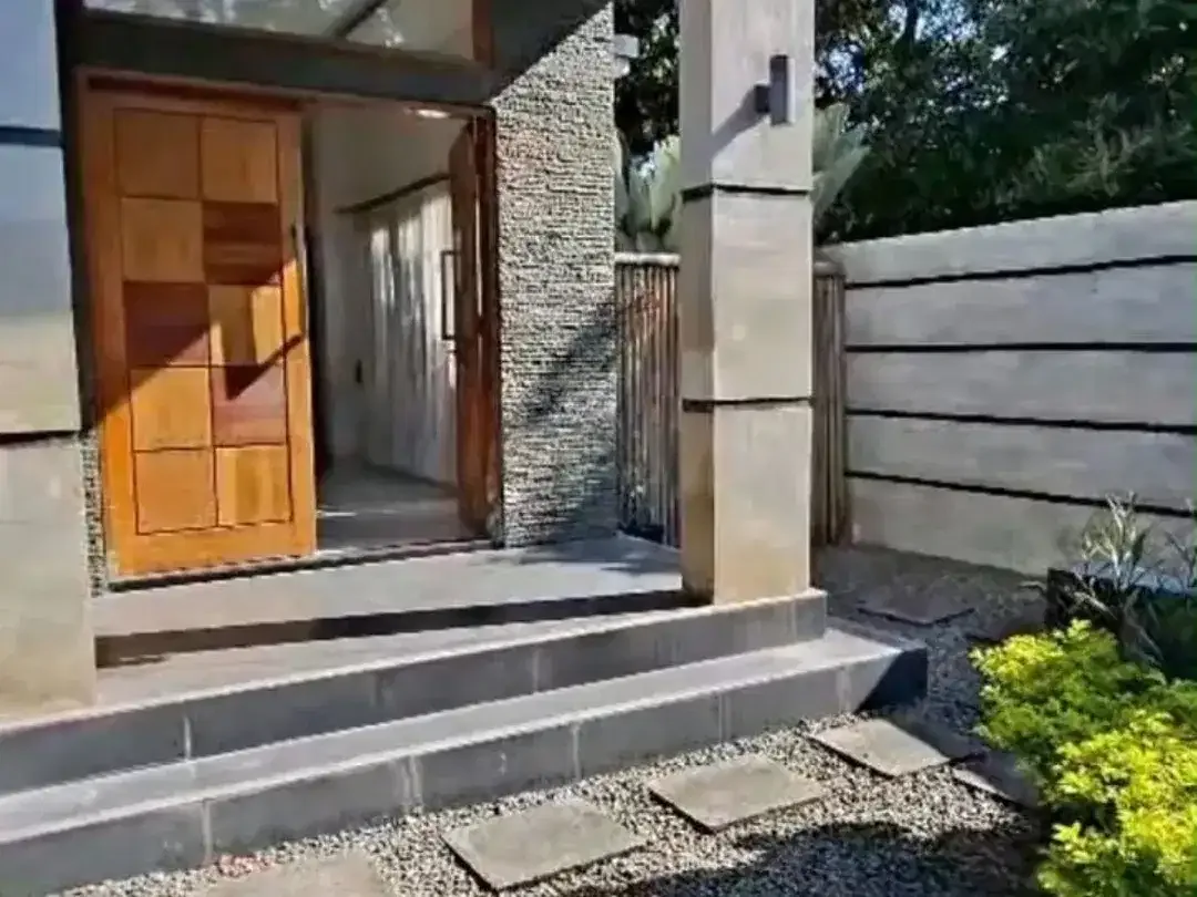 Rumah Hook 4/5BR Semi Furnished di Area Premium Renon - Image 2 of 8