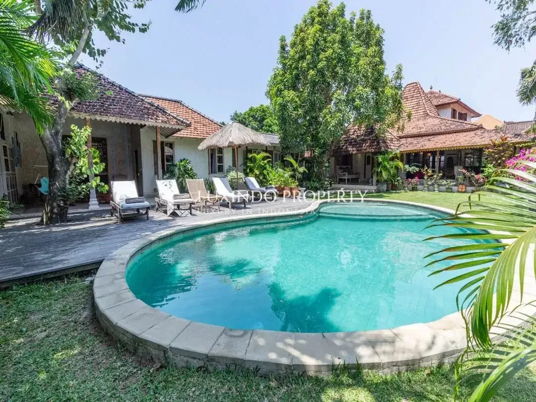 DISEWAKAN TAHUNAN VILLA DENGAN 5 KAMAR TIDUR DI KEROBOKAN - Image 1 of 10