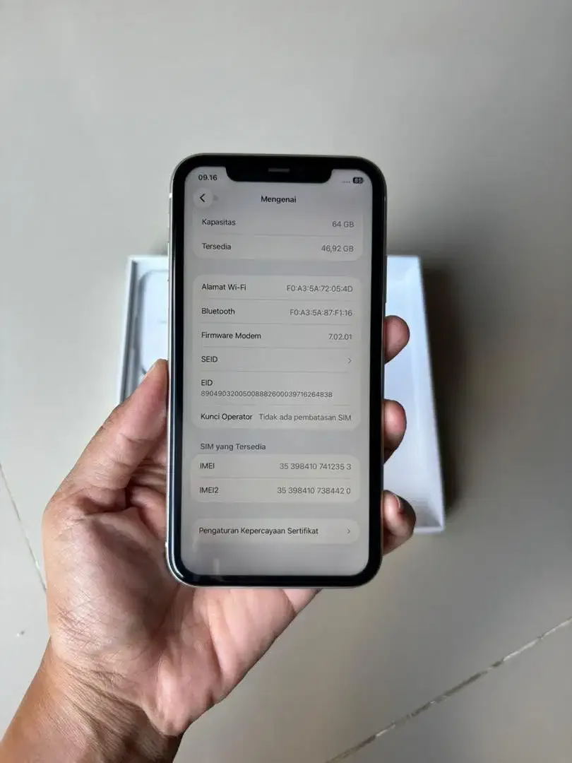 iPhone 11 64GB White inter - Image 3 of 8