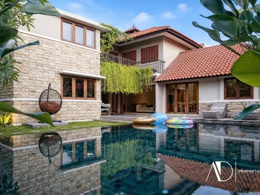 FREEHOLD | 5-BEDROOM TROPICAL VILLA IN PETITENGET - Image 1 of 10